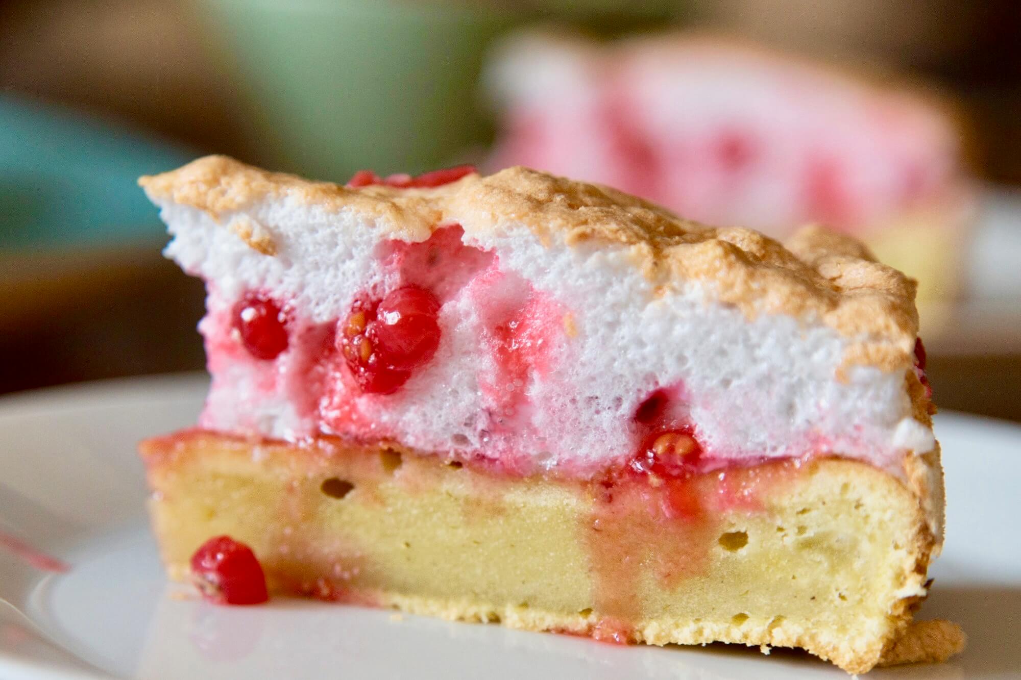 Sauer macht lustig: Ribiselkuchen mit Schneehaube - AbHof Blog Sauer macht lustig: Ribiselkuchen mit Schneehaube - AbHof Blog